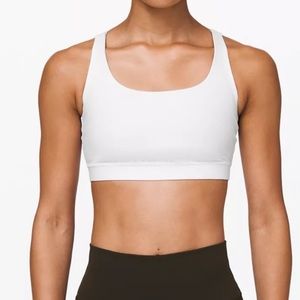 Lululemon BLACK energy bra size 6!!! Padding in and great condition! Like new!🖤
